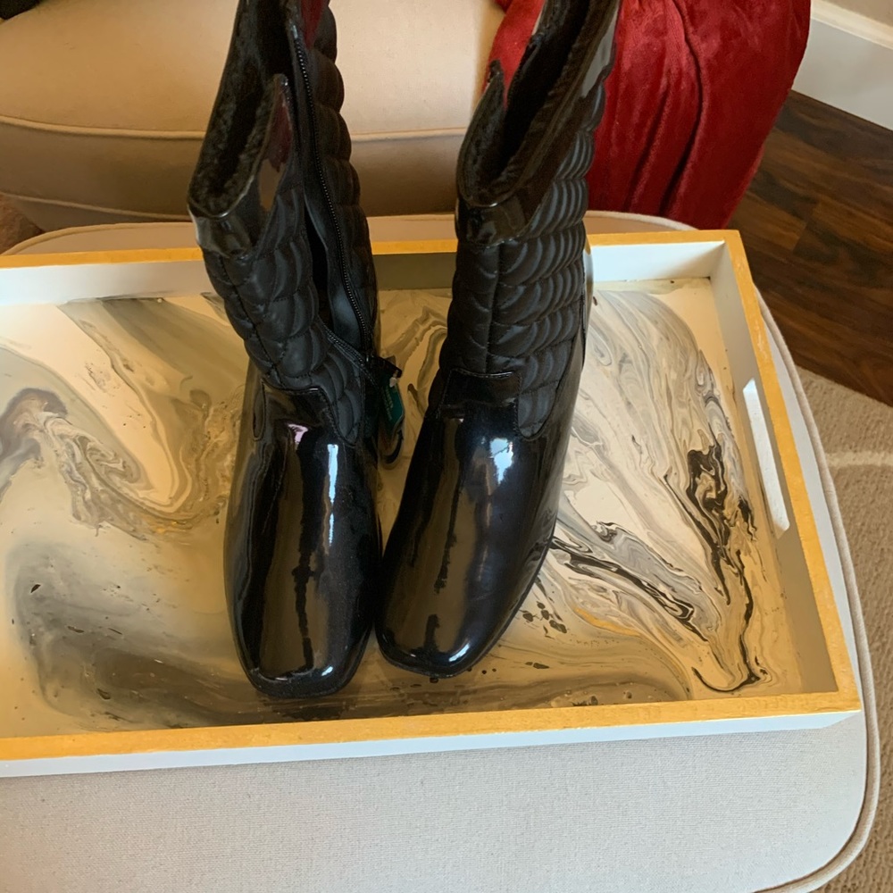 Boots - Picture 4 of 9